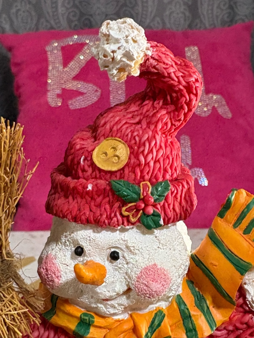 Vintage Resin Snowman with Cardinal and Bell - Classic Christmas Collection - Picture 9 of 16